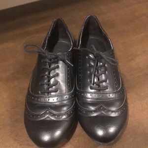 Women’s lace up oxford